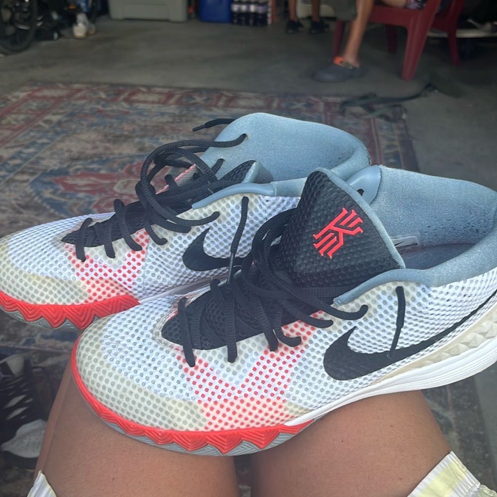 Kyrie 1